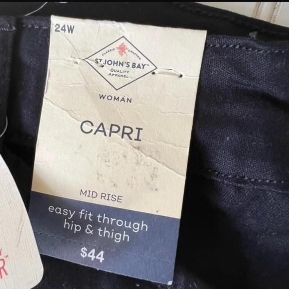 St. John's Bay Mid Rise Plus Capris Size 24W nwt - Picture 4 of 9